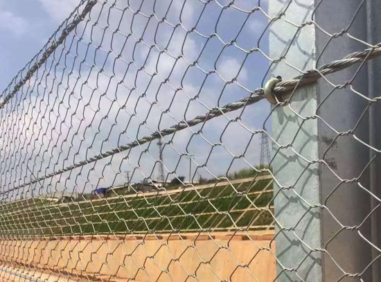 Dabionfenceusedinroad,highwayroadetcThegabionnotonlyputstonetoprotectionriver,bridge,waterconservanc